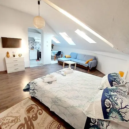 Apartment Center Lucia *