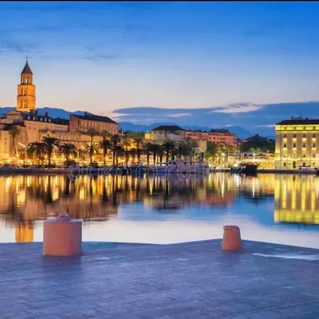 Center Lucia -split Center- Split